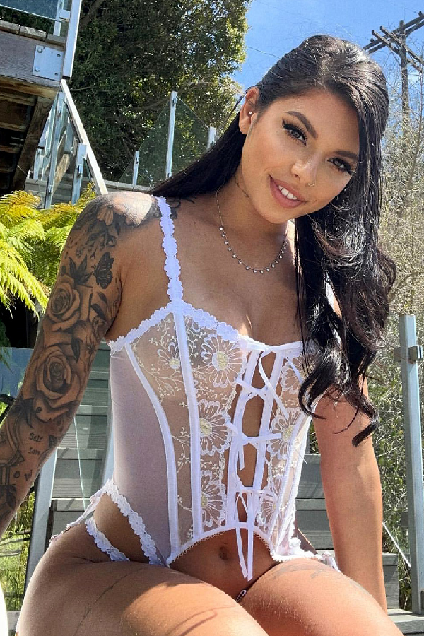 Gina Valentina photo 6