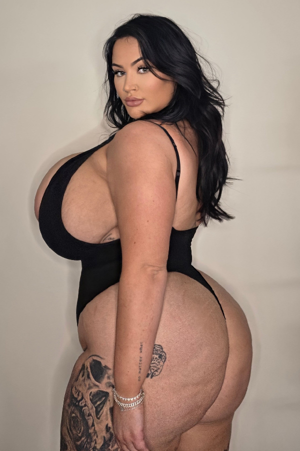 Miss Pamelia photo 6